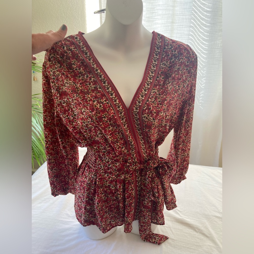 Max Studio red floral top with waist tie women's medium. Excellent condition